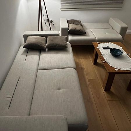 Stylish 3 Bedroom Apartment In Кирения Екстериор снимка