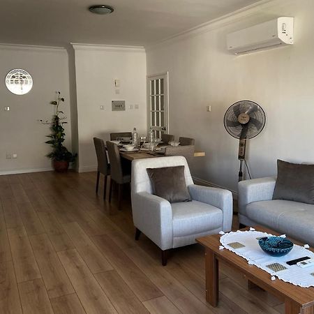 Stylish 3 Bedroom Apartment In Кирения Екстериор снимка