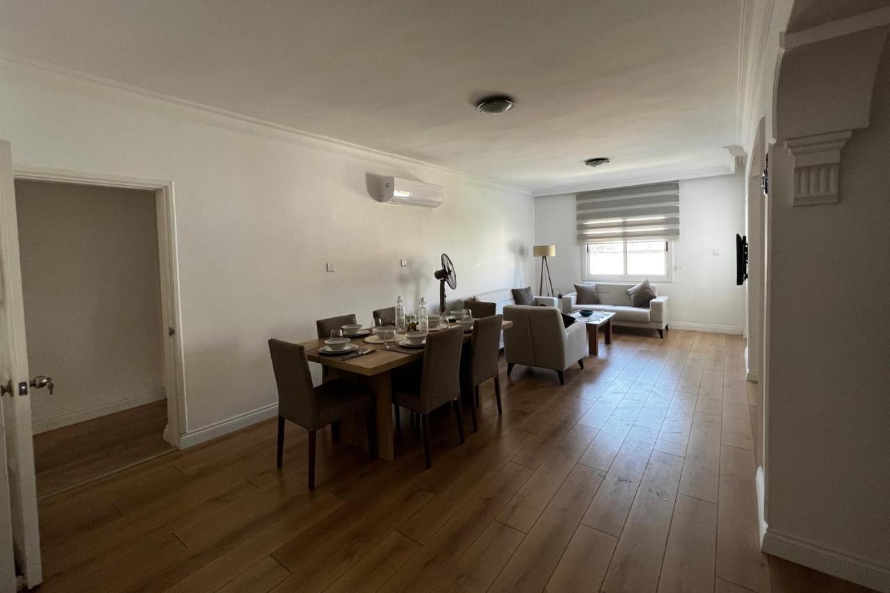 Stylish 3 Bedroom Apartment In Кирения Екстериор снимка