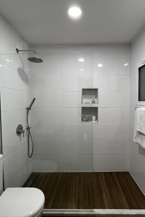 Stylish 3 Bedroom Apartment In Кирения Екстериор снимка