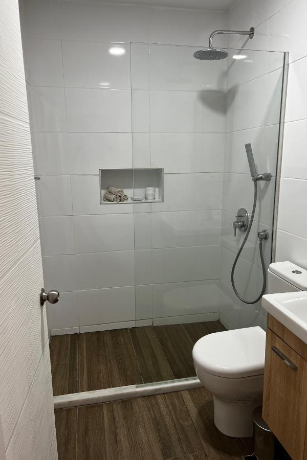 Stylish 3 Bedroom Apartment In Кирения Екстериор снимка