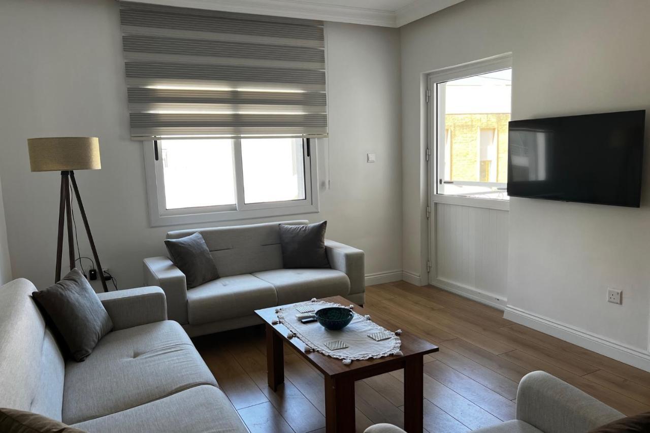 Stylish 3 Bedroom Apartment In Кирения Екстериор снимка