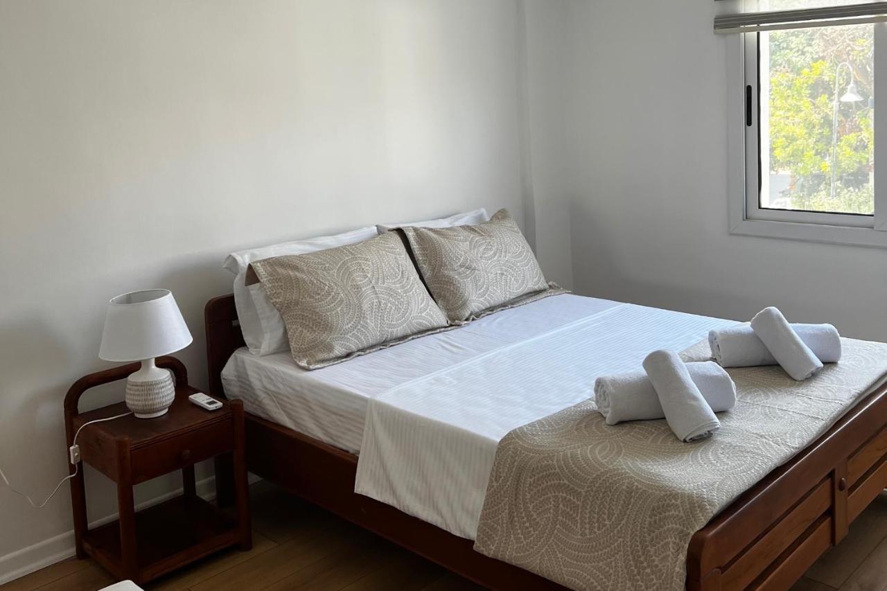 Stylish 3 Bedroom Apartment In Кирения Екстериор снимка