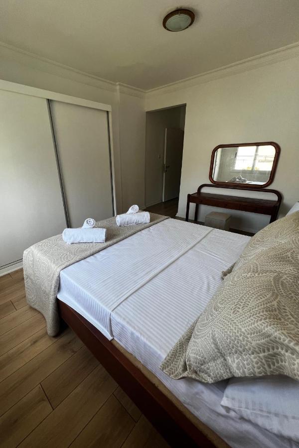 Stylish 3 Bedroom Apartment In Кирения Екстериор снимка