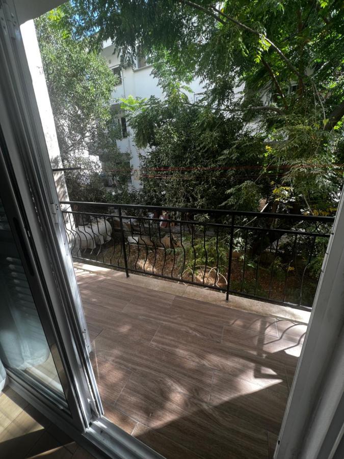 Stylish 3 Bedroom Apartment In Кирения Екстериор снимка
